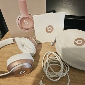 Beats solo 2 Wireless headphones Special Edition Rose Gold